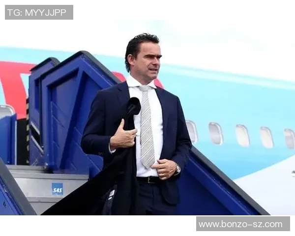 足球明星奥维马斯的精彩瞬间与职业生涯回顾图片展示